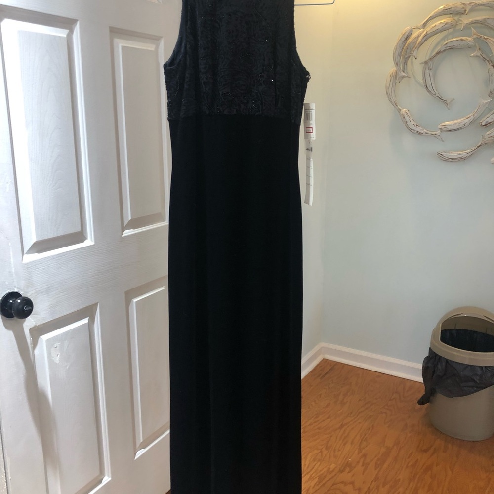 Marie St Clair Black Sleeveless formal gown Dress